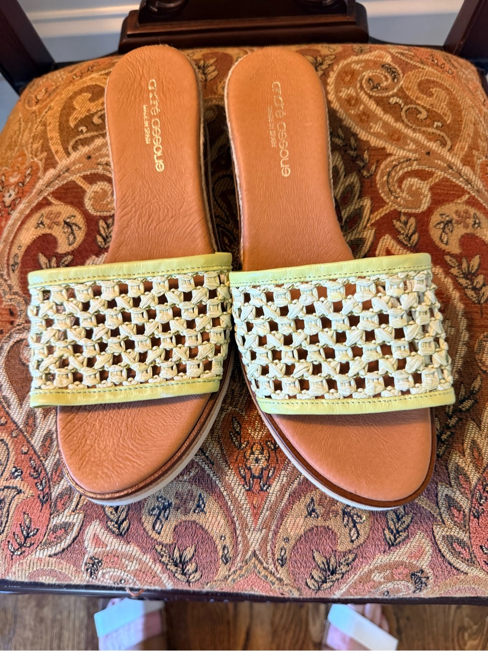 Andre Assoue Made in Spain Slide. Size 41 Lime Green. EUC